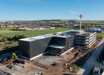 VIDEO: Betonáž vertiportu na stavbě CROSS ve Zlíně